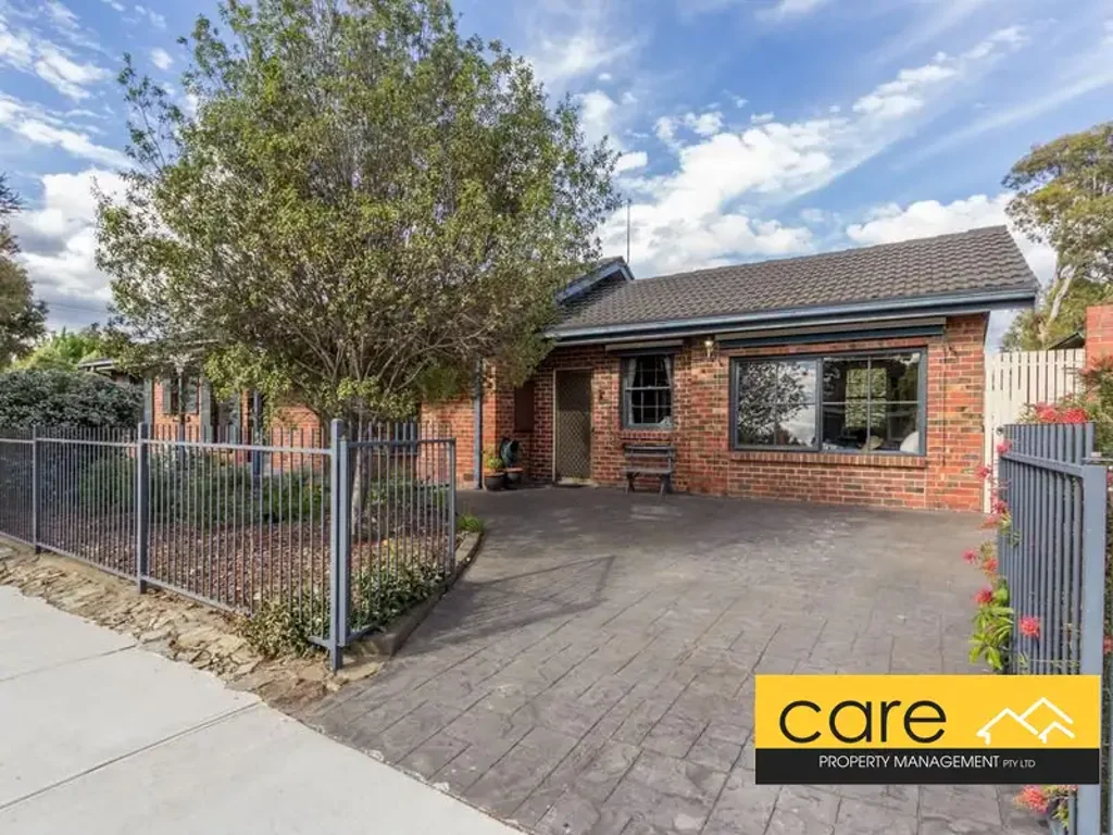 Modern & Versatile Family Home in a Convenient Hampton Park Location