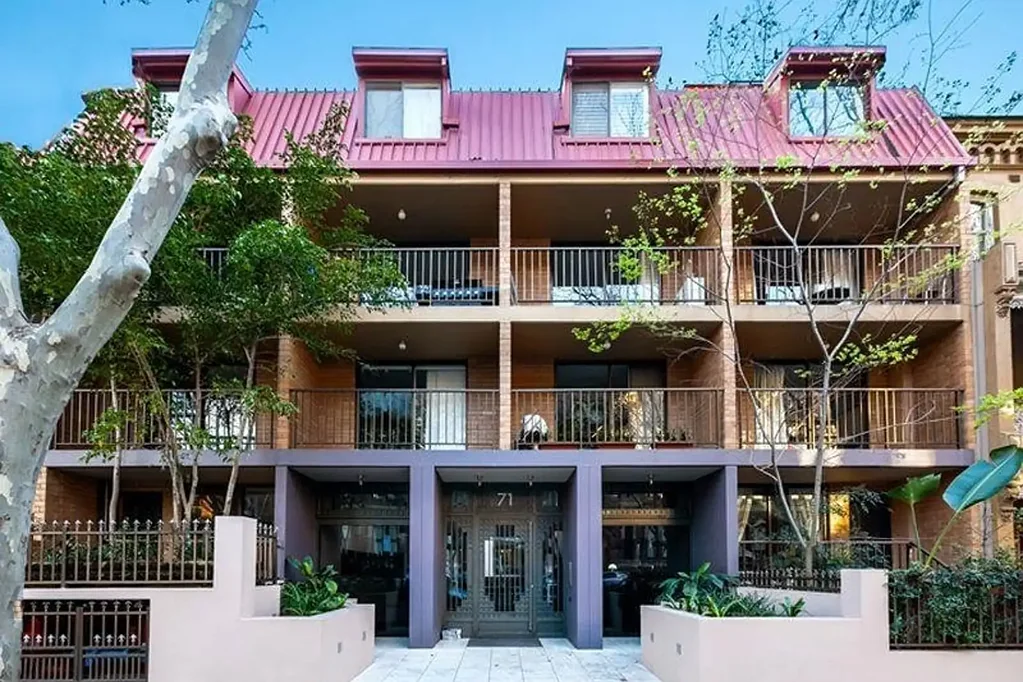 Immaculate Modern Two Bedroom Apartment In Vibrant City Location