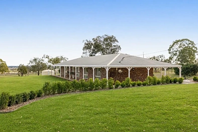 Vale View 4Zimmer Spacious Quality Homestead On Sprawling 9793m2 Allotment with Ample Sheds