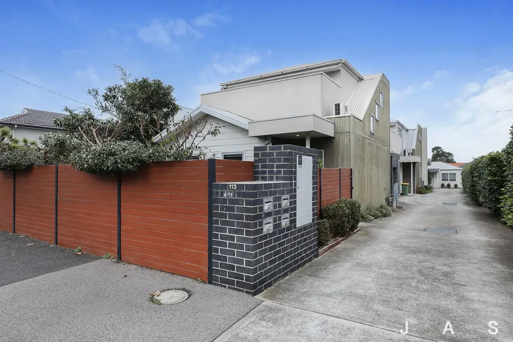 Stylish Reverse Living in a Prime Yarraville Location