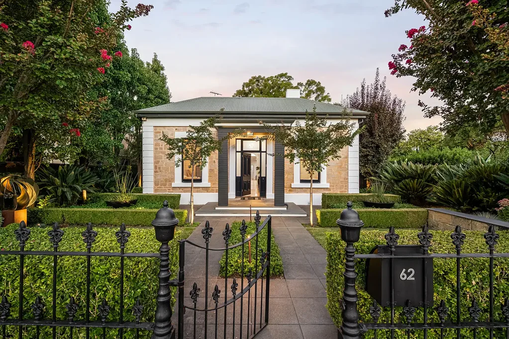 Medindie 4 Slaapkamer 'CHEIVELEA' C.1883 // A LIFESTYLE OF LUXURIOUS GRANDEUR -  LANDMARK VILLA OF DISTINCTION WITH ENTERTAINER'S TERRACE & DESIGNER POOLSIDE PERFECTION