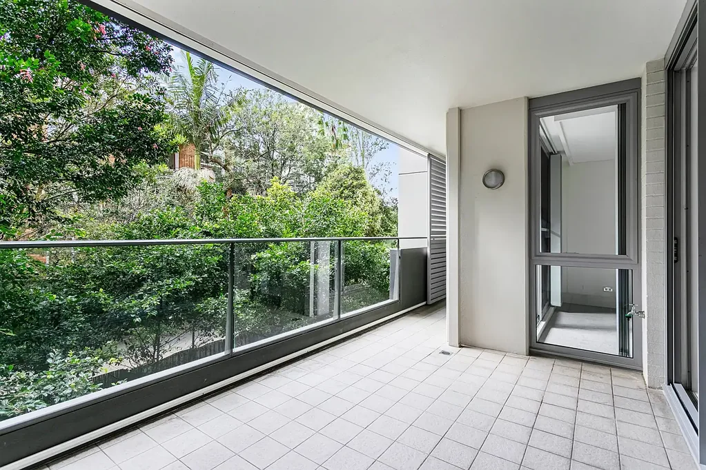 One bedroom apartment in the prestigious "B2E" Mirvac development