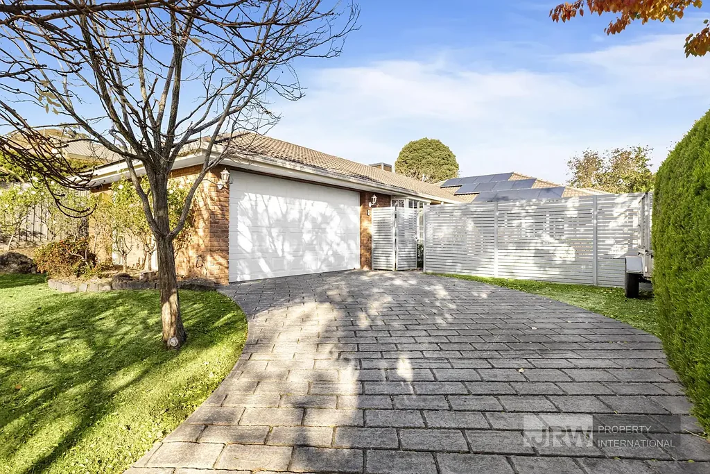 39 Balmain Drive, Berwick, VIC 3806