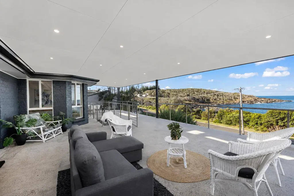 Kioloa 5房  Waterfront Living with Exceptional Ocean Views and Flexible Dual-Living Opportunity