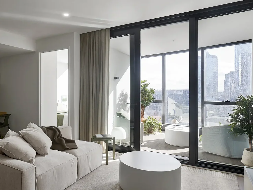 Three-bed apartment with resort-style amenities | up to 6 weeks rent free*