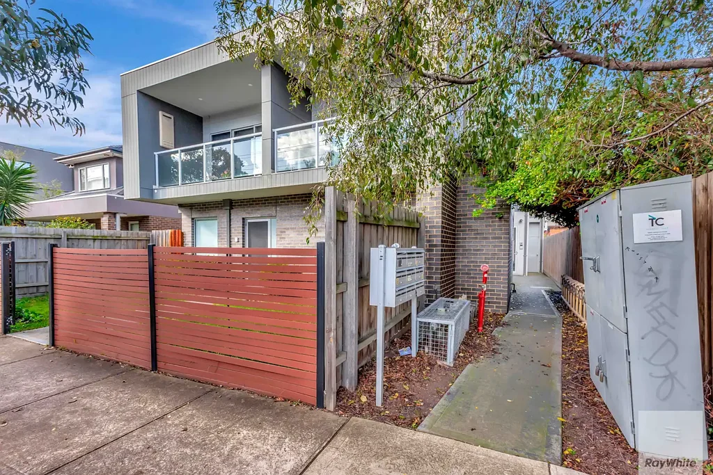 Stylish 3-Bedroom Unit in the Heart of Coburg