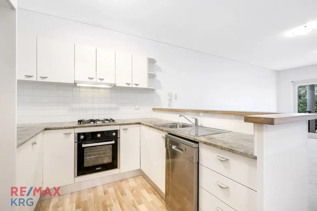 Conveniently located 1 Bedroom Apartment