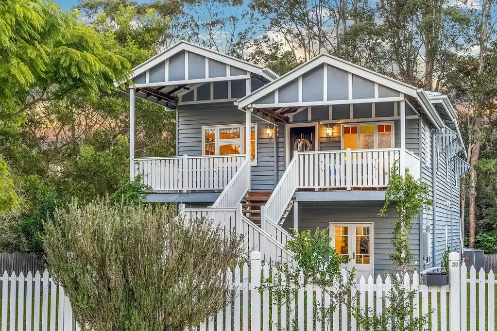 Bangalow 3房  Character Queenslander in a Private Leafy Setting on a Sought-After Street