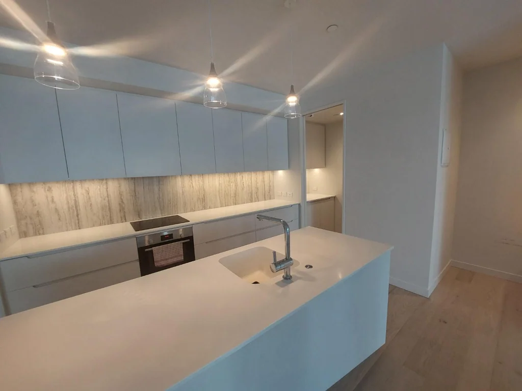 Apartment with Carpark in Epsom