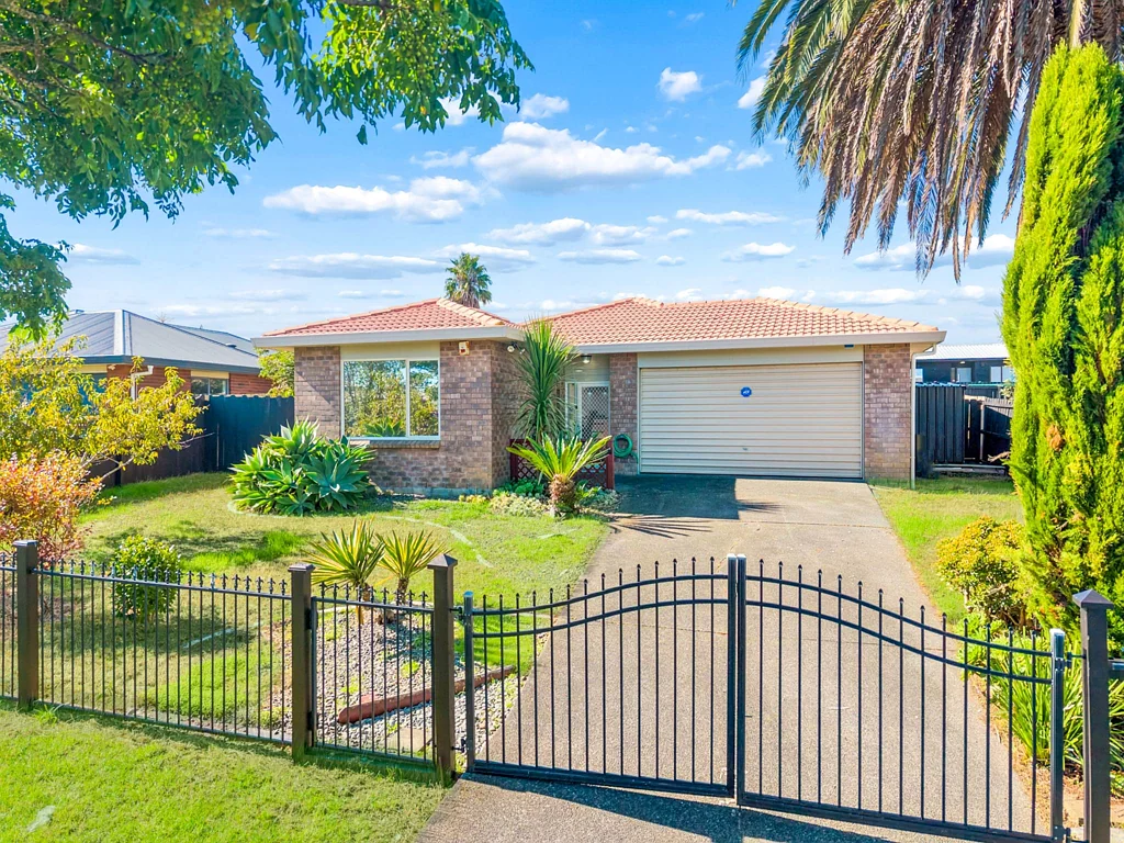 Clendon Park 3બેડરૂમ Modern Living in a Renovated Brick Home