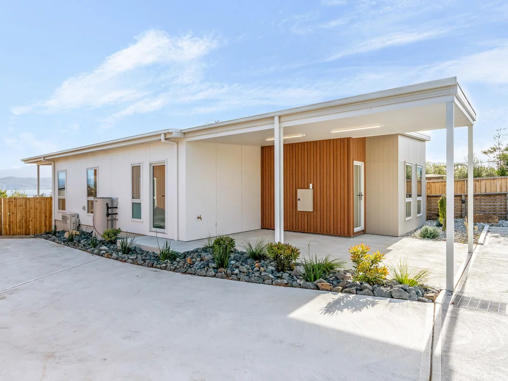 2/9 Marsh Street, Opossum Bay, TAS 7023