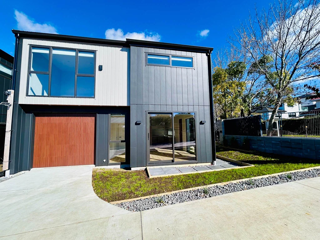 Two Brand new builds in Remuera - Perfect Loca...