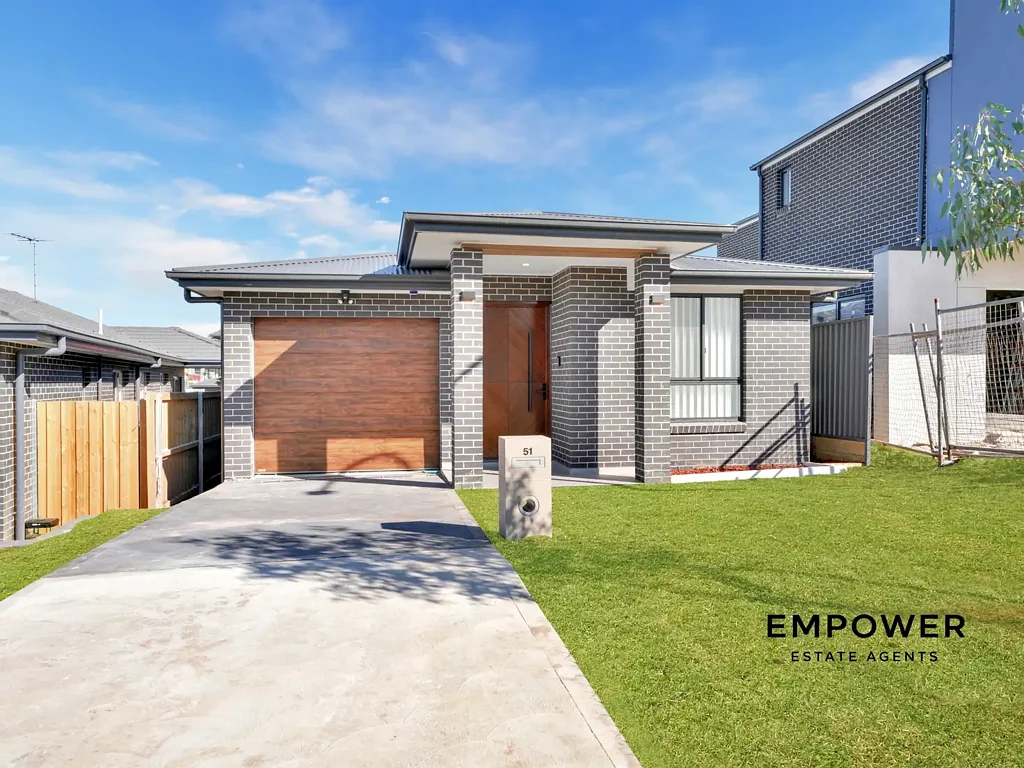 Claymore 5Zimmer Spacious Single-Storey Family Home with Open-Plan Living & Covered Alfresco