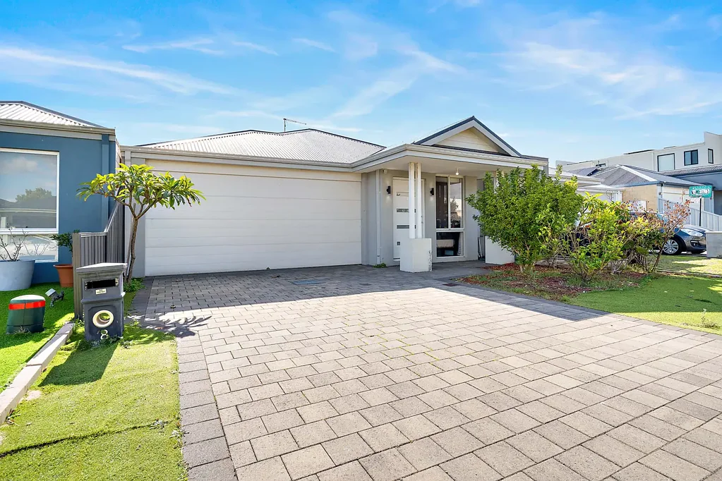 Aubin Grove 4房  Contemporary Family Home in the Sought-After Aubin Grove Community