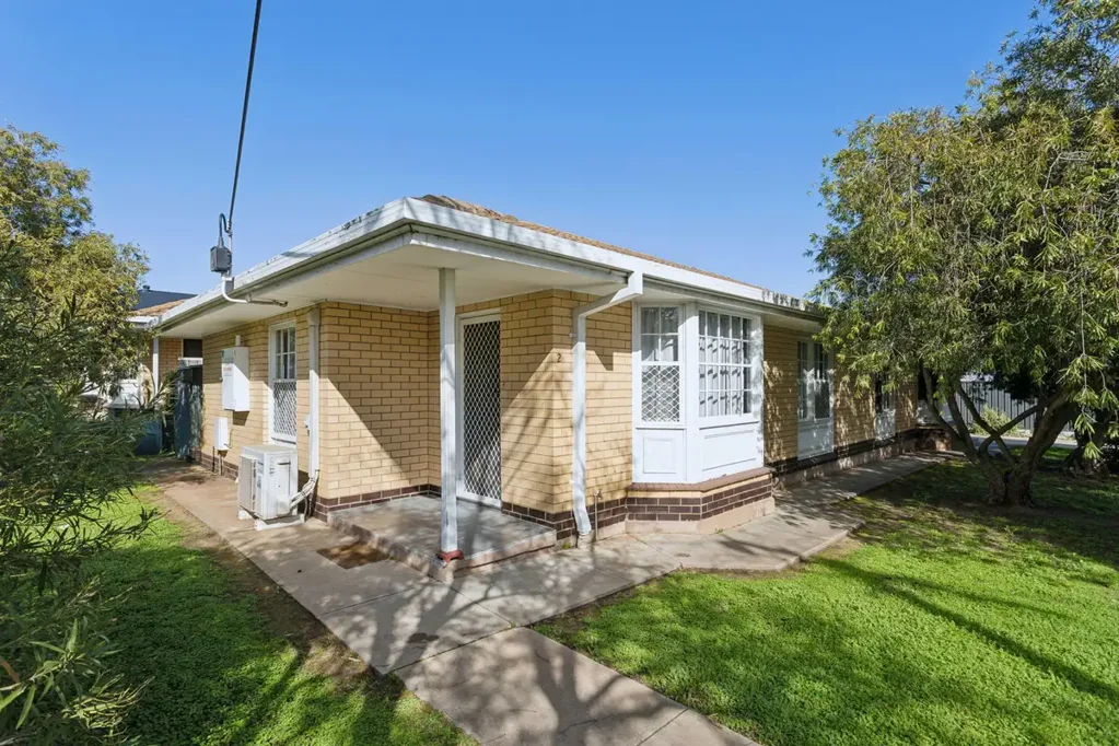 Northfield 2 Bedroom Modern and Low-Maintenance!