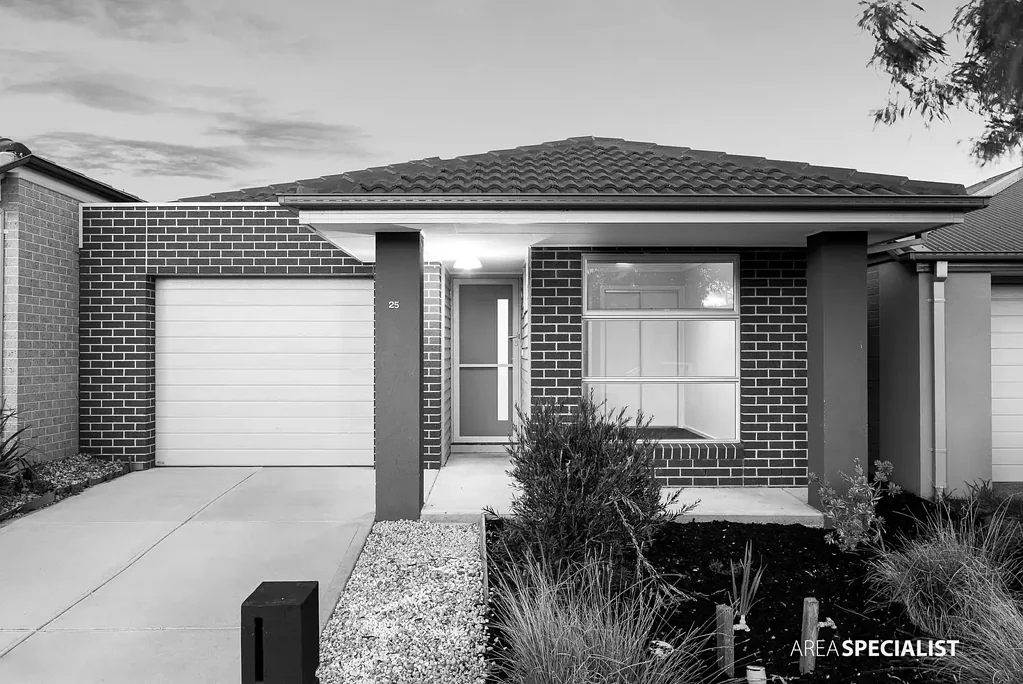 25 ALLUNGA WAY, Werribee, VIC 3030