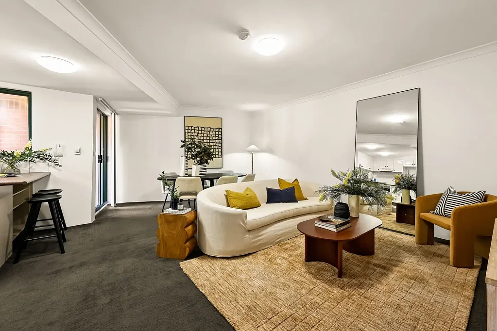 Chippendale 2房 Chippendale宁静角落 时尚都市地段 宽敞两层公寓 国王尺寸主卧 步入式衣帽间 珍贵安保车位 步行至大学商圈 Spacious dual-storey apartment in vibrant urban pocket