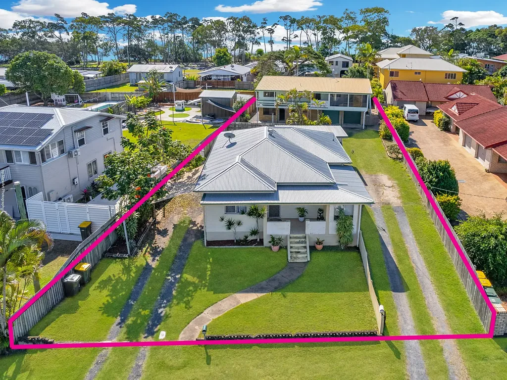 Urangan 6 Bedroom Two Homes on 1128 m2 - One Street Back from the Esplanade and Beach!