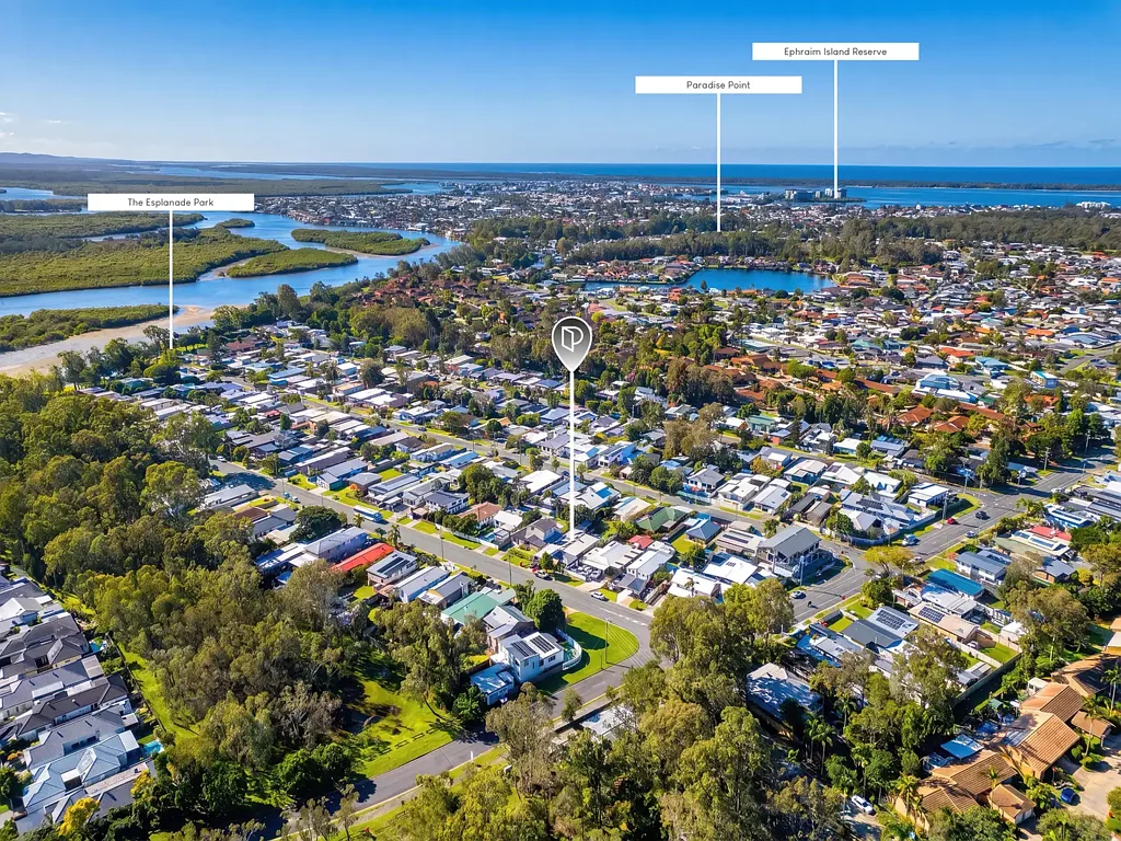 Coombabah 3房  Immaculate Lowset Home with Pool, Potential Granny Flat & Parking for All the Toys!