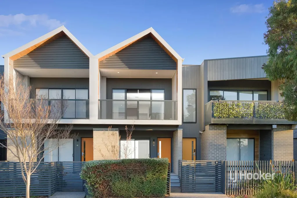 Chic Saratoga Living with Parkland Views and Contemporary St