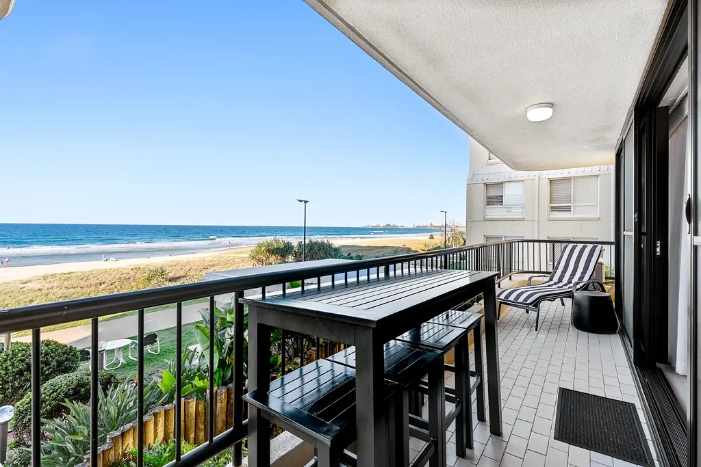 Tugun 2ห้องนอน Absolute Beachfront, Fully Furnished in Tugun - Auction 07/07/26 | Owner Bought Elsewhere - Must Be Sold