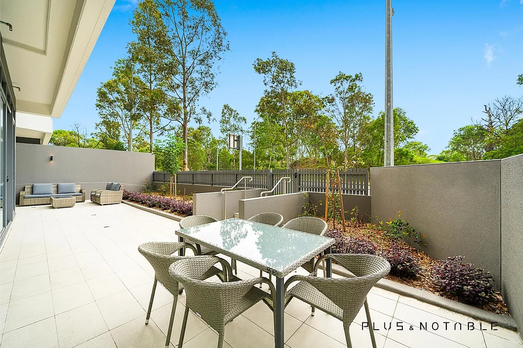 Rouse Hill Over 200m2 on title, 3 bed + study in the heart of Rouse Hill Town Centre
