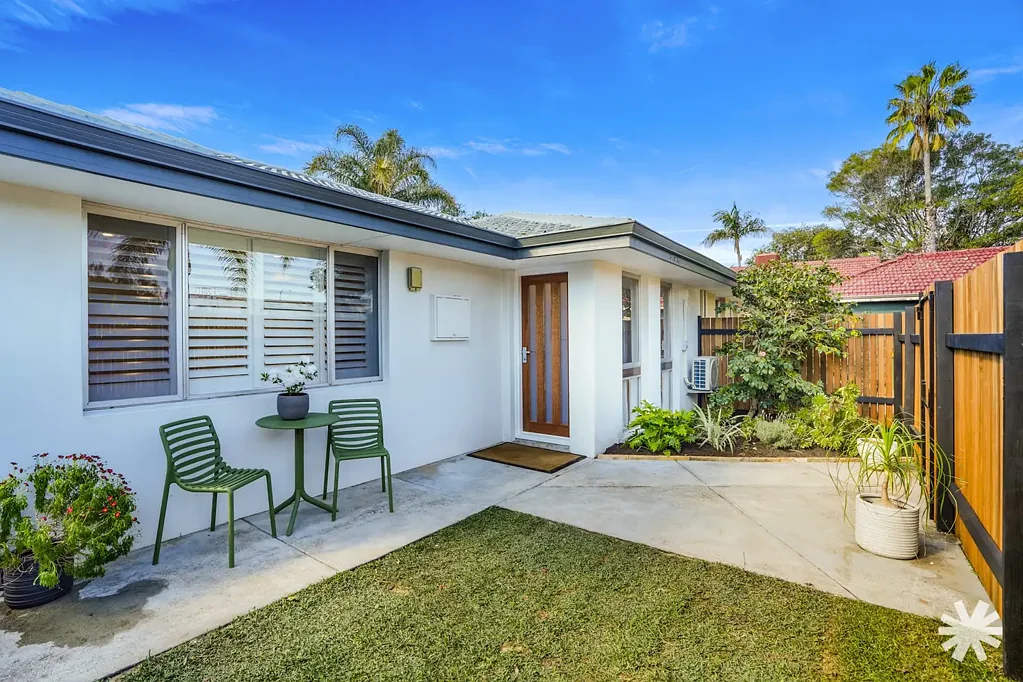 Como 2Moenga APARTMENT CONVENIENCE. YOUR OWN YARD. NO STRATA FEES.