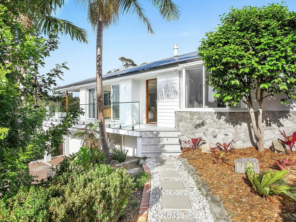 Wamberal 4ਬੈੱਡਰੂਮ Exquisite Hamptons style retreat, moments to the beach