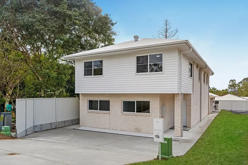 Modern Multi-Living Opportunity in a Convenient Location