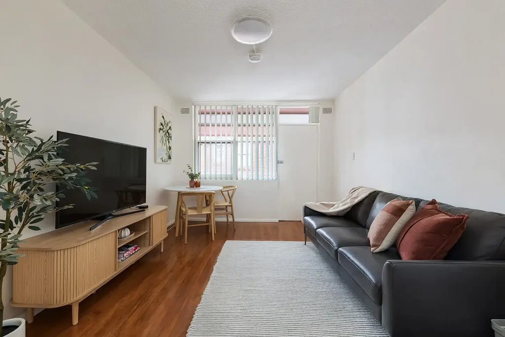 Summer Hill 2房 顶层退隐居所 热门Summer Hill 实木地板 公园近邻 步行便利 Top-floor apartment in sought-after Summer Hill