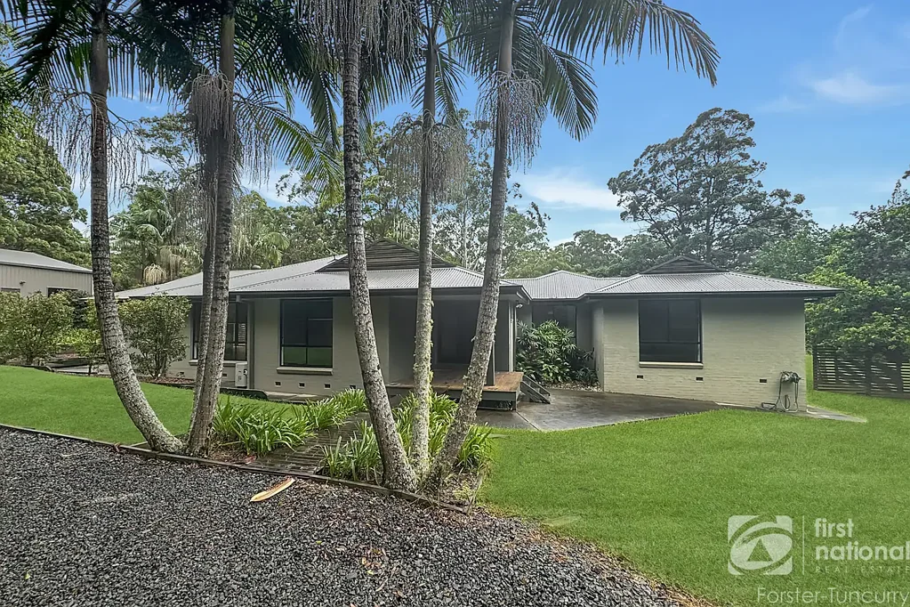 Modern 4 bedroom Acreage Home