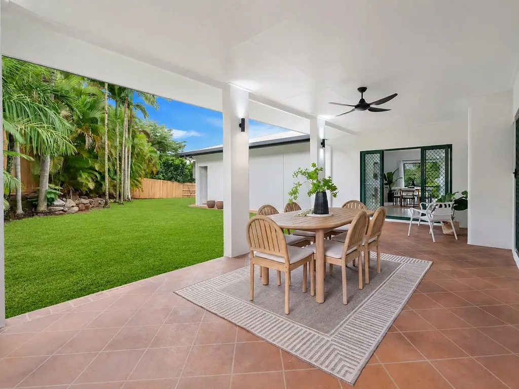 Mount Sheridan 3房  TROPICAL LIVING AT ITS FINEST - REMARKABLY RENOVATED FAMILY RESIDENCE