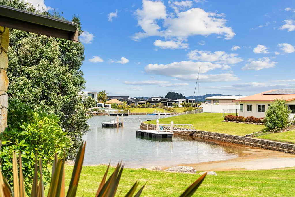 One Tree Point 4房  Private Retreat with Waterfront Views