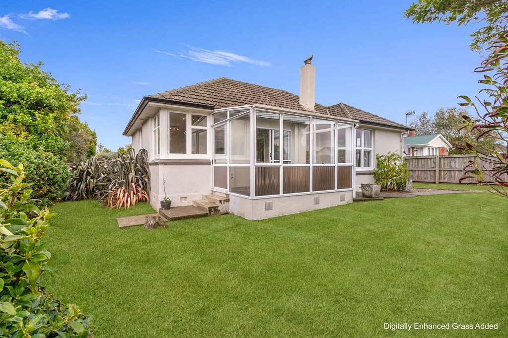 Strathern 3 Bedroom Beautifully renovated home with a huge backyard !