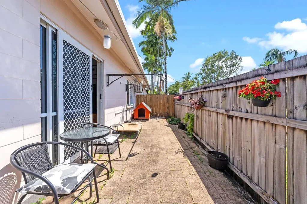 Mooroobool 1房  Charming Low-Maintenance Investment in a Quiet, Convenient Location