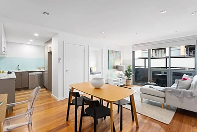 Pascoe Vale 2Moenga Modern 2 Bedroom apartment with walk in robe to master, private balcony and car space.