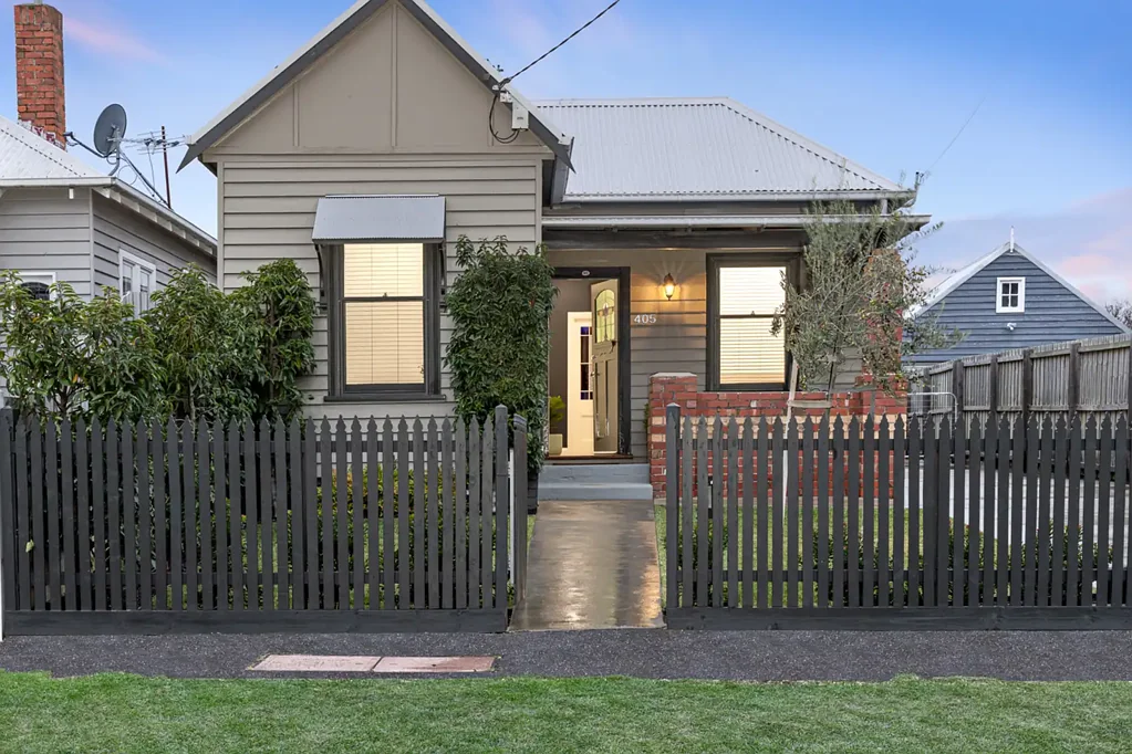 Ballarat Central 3房  Stylishly Renovated Central Gem with Charm, Space & Modern Comfort