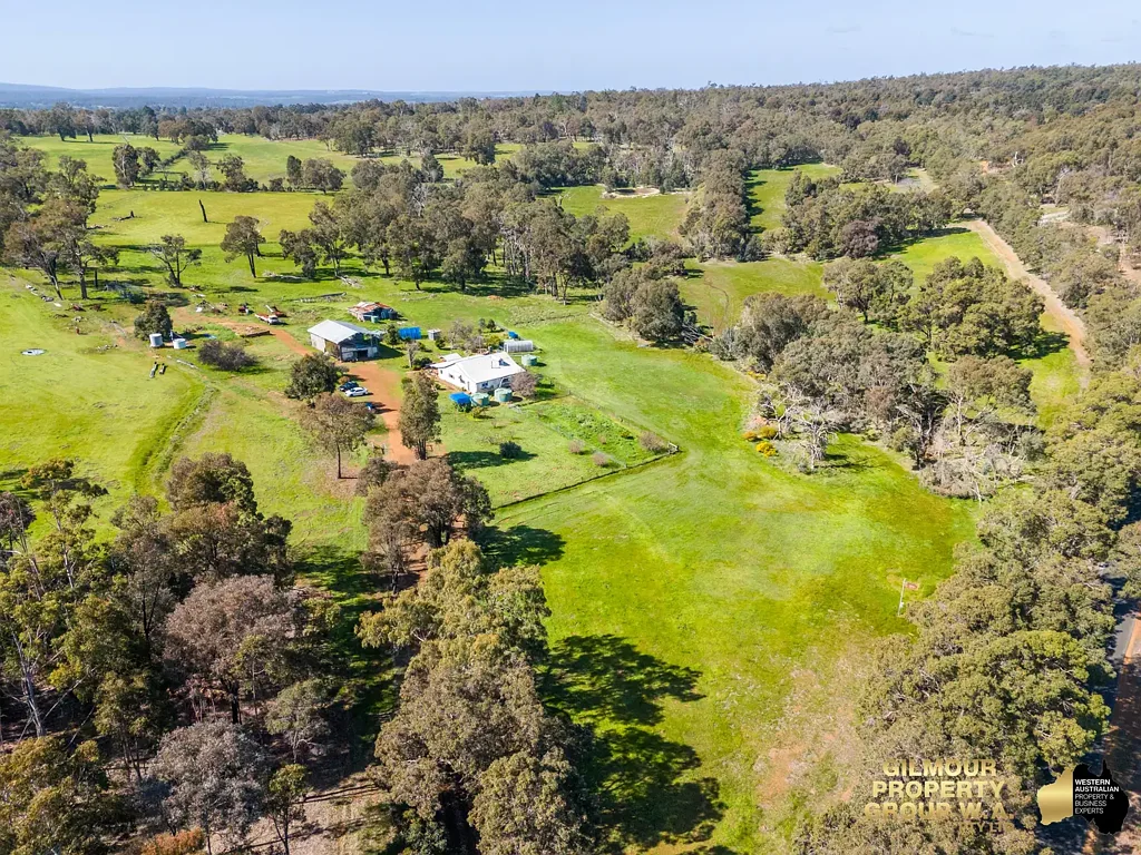 Gidgegannup 5कमरा A Rare Find - 90 Acres with Character Home