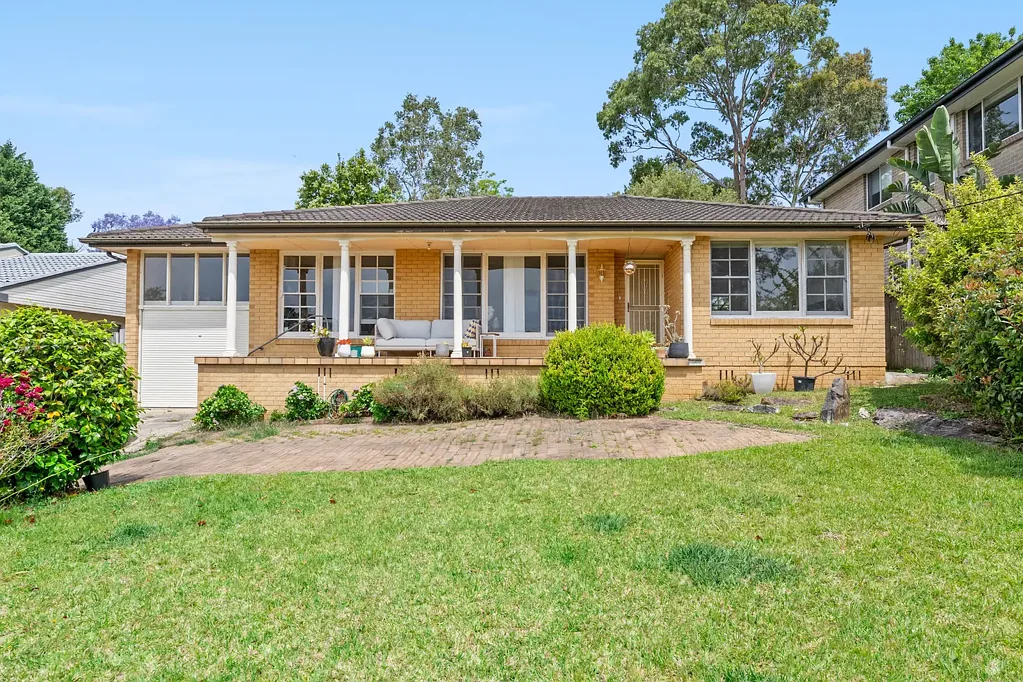 Wahroonga 3房 大宅847平死胡同地 三卧一卫光线足 现代厨卫宽前廊 宽阔后院泳池潜 近医院商圈学校 847sqm Wahroonga Opportunity with Future Upside