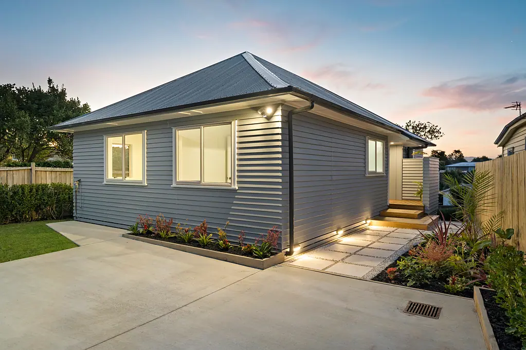 Glen Eden 4 Bedroom Spacious Family Home - Move in and Enjoy!