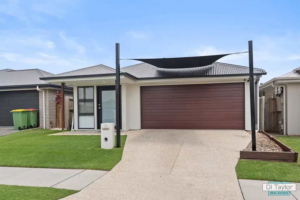 South Maclean 4房 四室主套带衣帽间 现代厨房配电器 低维护300平米地 南Maclean便捷生活 Modern Easy Affordable Living!