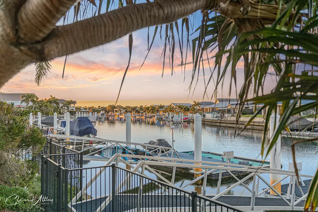 Banksia Beach 4房 奢华运河生活的非凡典范 An Exceptional Statement in Luxury Canal Living