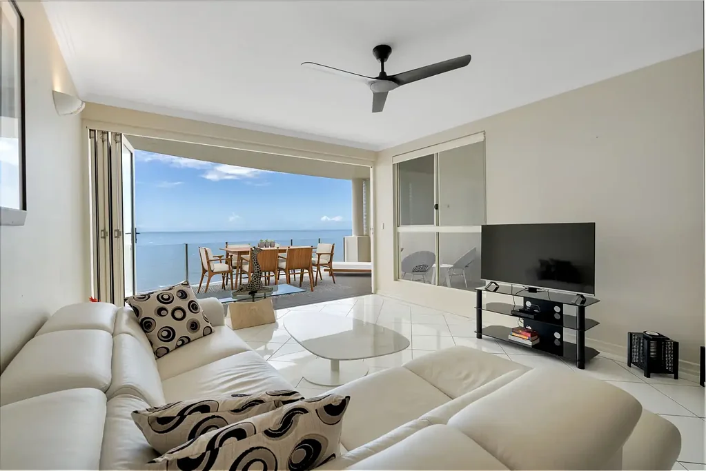 Trinity Beach 2Kwarto The Epitome of Beachfront Living - Welcome to Bellevue