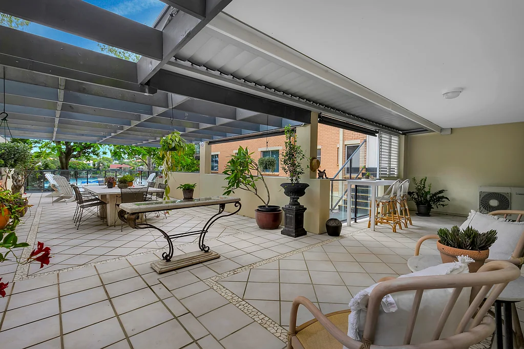 1/136 Macquarie Street, St Lucia, QLD 4067