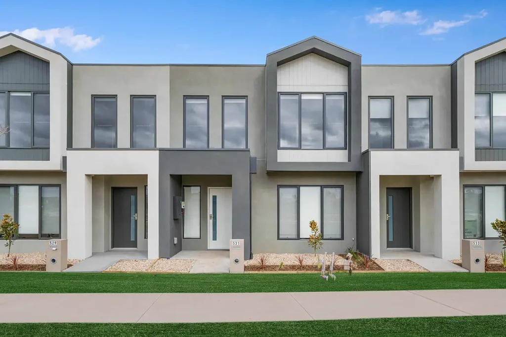 Brand-New 5-Bedroom Townhouse in Tarneit – Modern Living, Prime Location