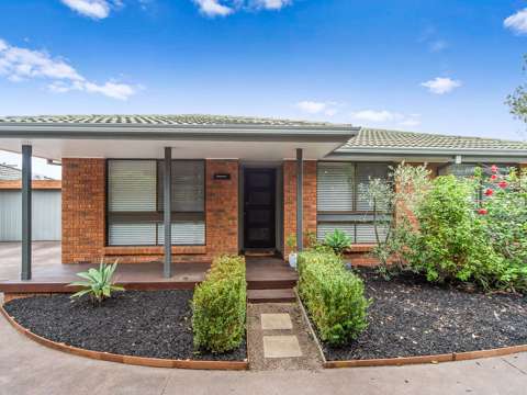 Mornington 2 Bedroom Stylish and Low-Maintenance Beachside Living