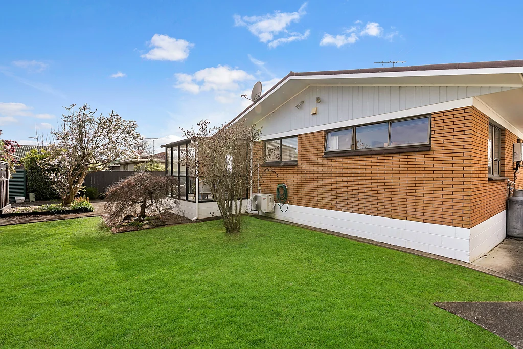 Pukekohe 2 Bedroom Stylish Comfort & Prime Location