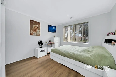 Kwarto - 49 Athol Avenue, Roxburgh Park, VIC 3064