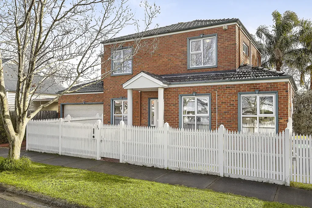 Malvern East 4房 Ardrie Estate的时尚、宽敞、低维护生活 Style, Space & Low-Maintenance Living, in a Prestigious Ardrie Estate Setting