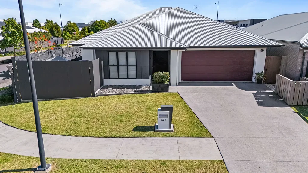 Nirimba 4房  Premium Corner Home with Pool, Shed & Double Gated Side Access
